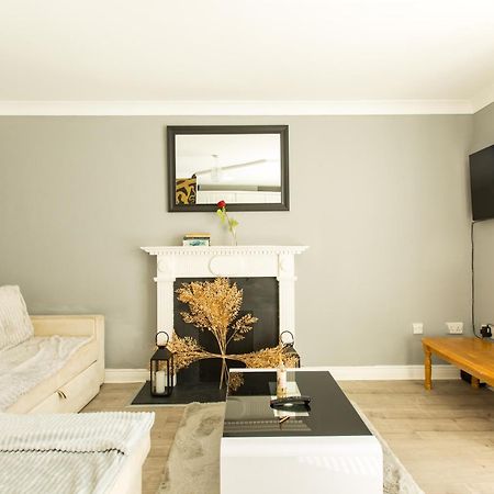 Modern Elegant Central Apt With Parking Дублін Екстер'єр фото