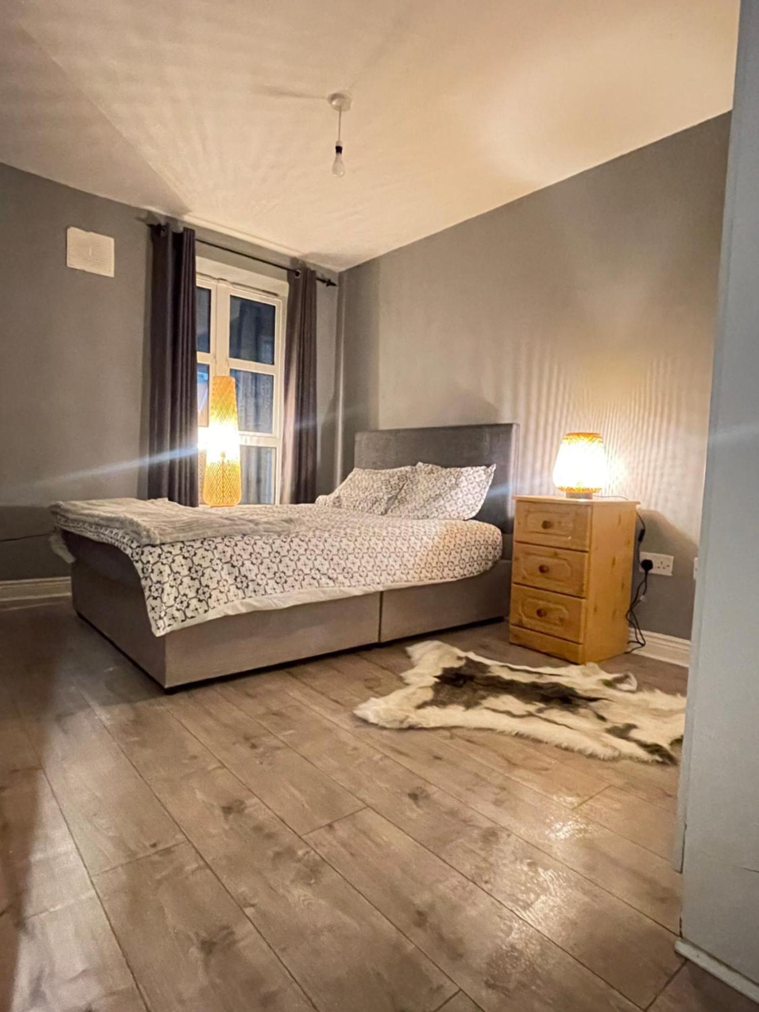 Modern Elegant Central Apt With Parking Дублін Екстер'єр фото