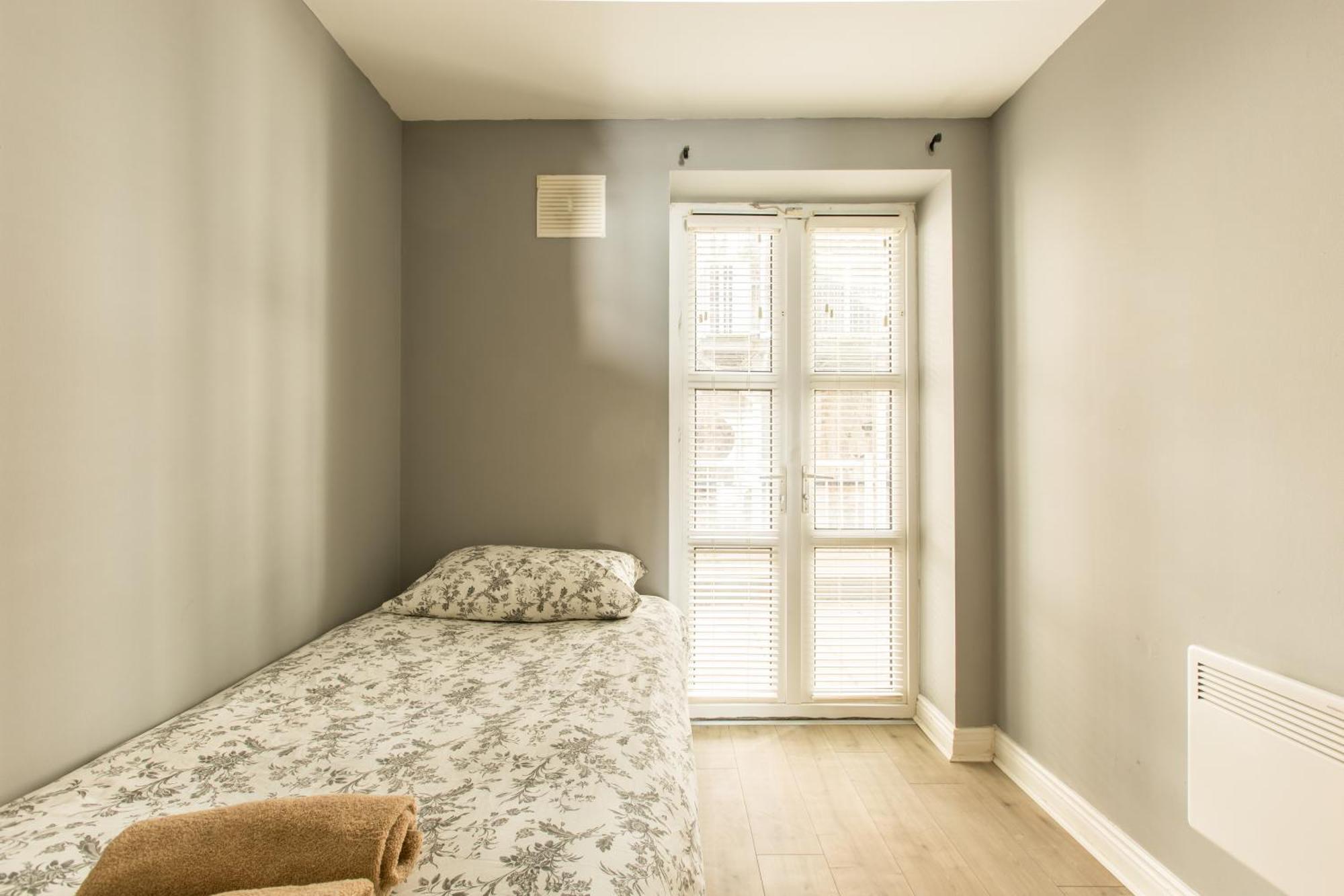 Modern Elegant Central Apt With Parking Дублін Екстер'єр фото