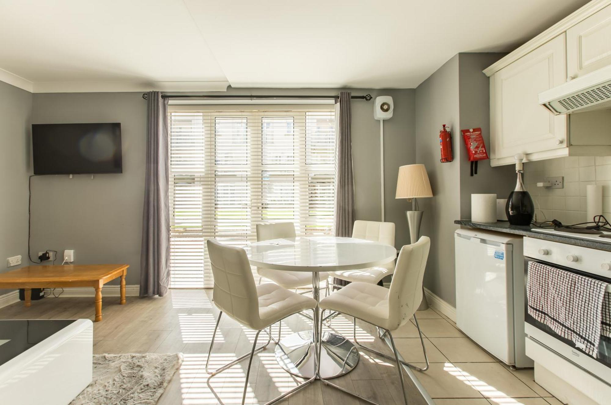 Modern Elegant Central Apt With Parking Дублін Екстер'єр фото
